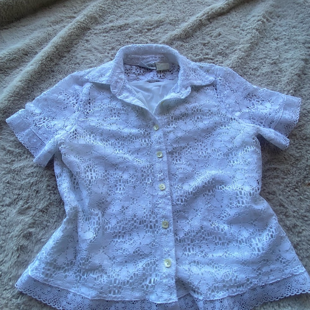 Koret Petites Women’s Vintage White Lace Short Sleeve Button Down Blouse